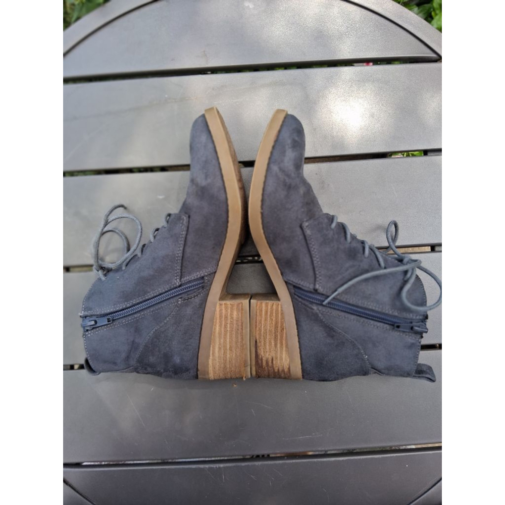 Carlos Santana "Macey" Grey Suede Ankle Boots Booties US 7 Boho Chic Classic - Picture 7 of 15